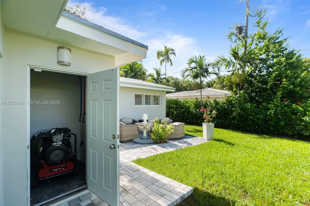 932 Bird Rd, Coral Gables, FL 33146