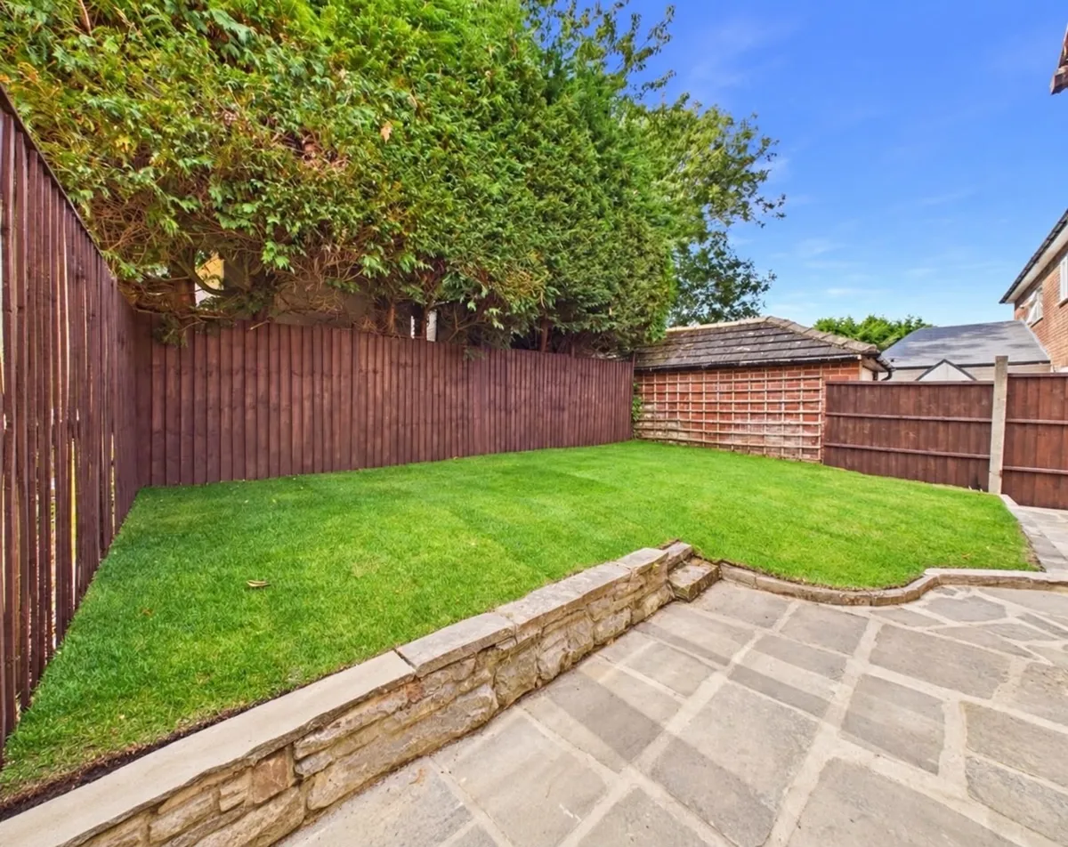 Hawks Nest Gardens West, Alwoodley, LS17