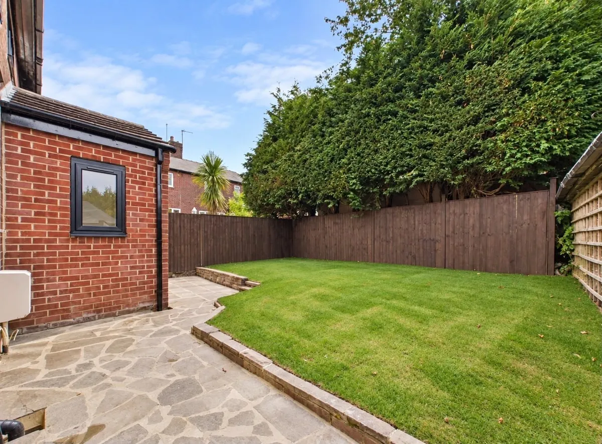 Hawks Nest Gardens West, Alwoodley, LS17