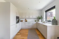 Medland Close Cranleigh GU6 photo 2