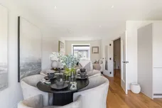 Medland Close Cranleigh GU6 photo 3