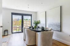 Medland Close Cranleigh GU6 photo 4