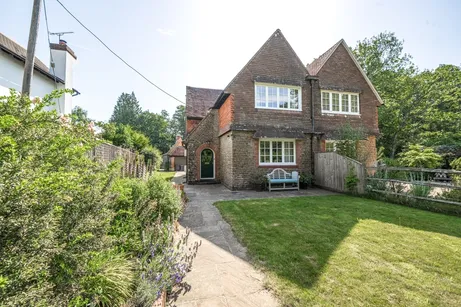 Combe Lane Godalming GU8