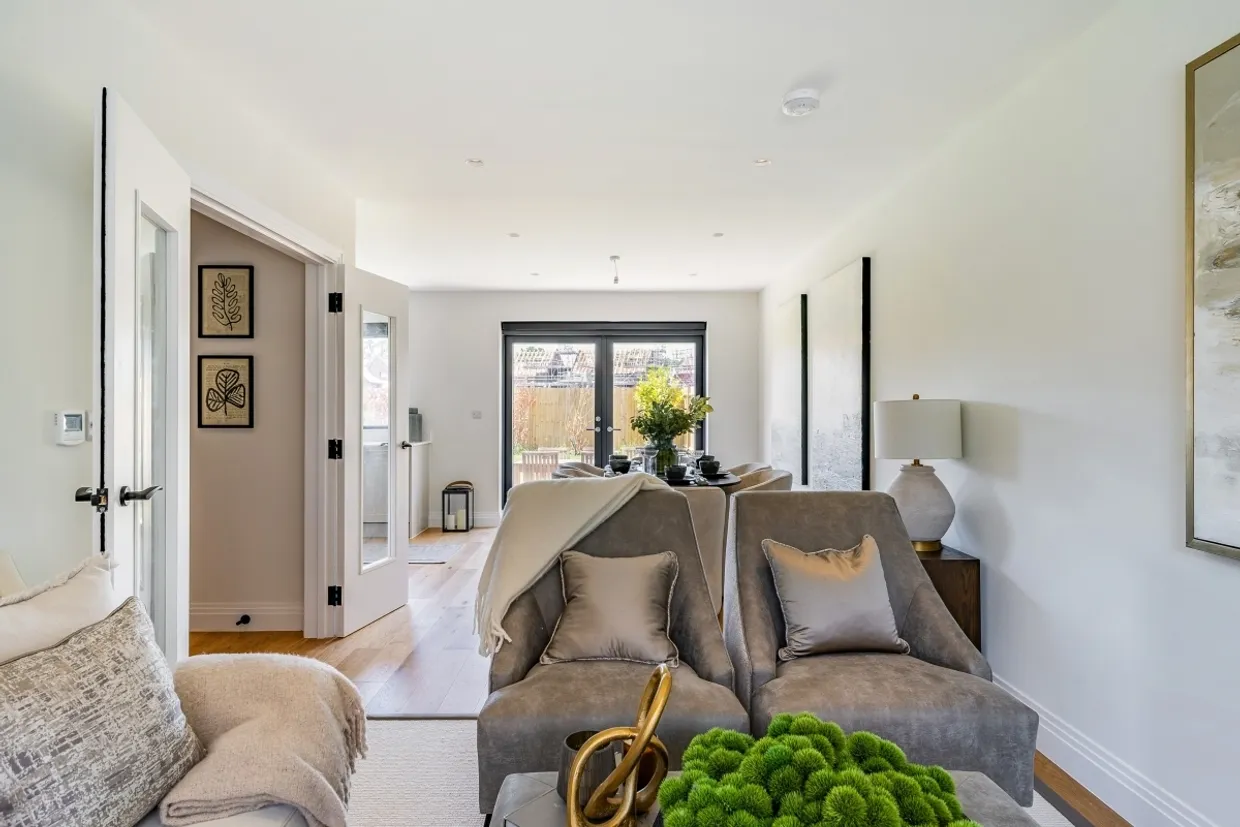 Medland Close Cranleigh GU6 photo 6