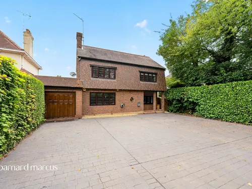 Fir Tree Road, BANSTEADphoto