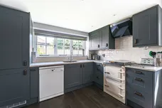 Combe Lane Godalming GU8 photo 3