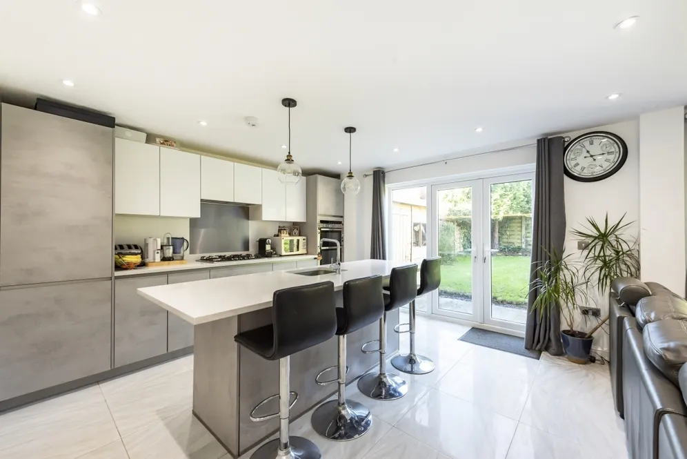 Eastcote Drive Harpenden AL5 photo 2