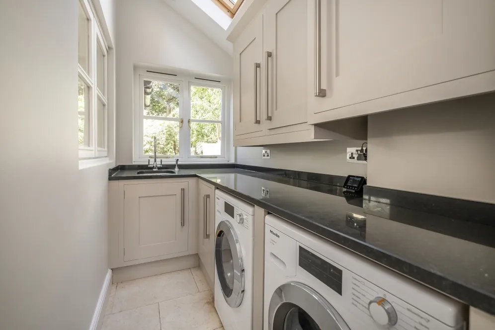 Bainbridge Close, Richmond TW10 photo 6