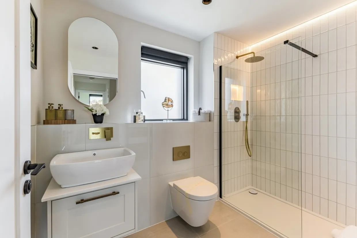 Medland Close Cranleigh GU6 photo 10