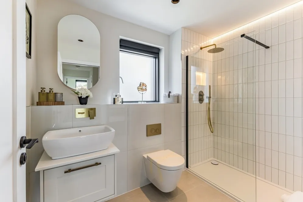 Medland Close Cranleigh GU6 photo 10