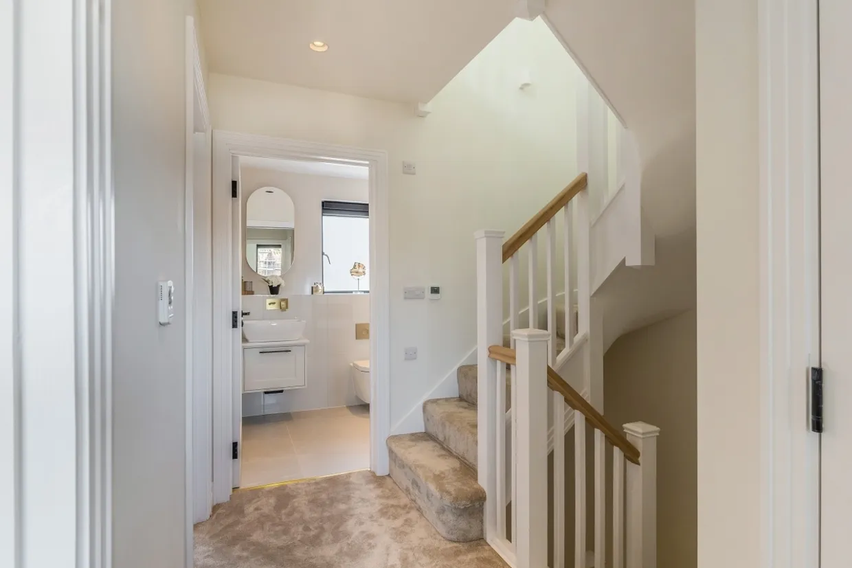 Medland Close Cranleigh GU6 photo 11