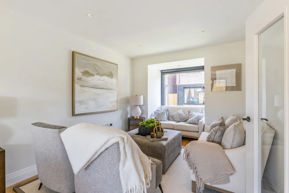 Medland Close Cranleigh GU6 photo 13