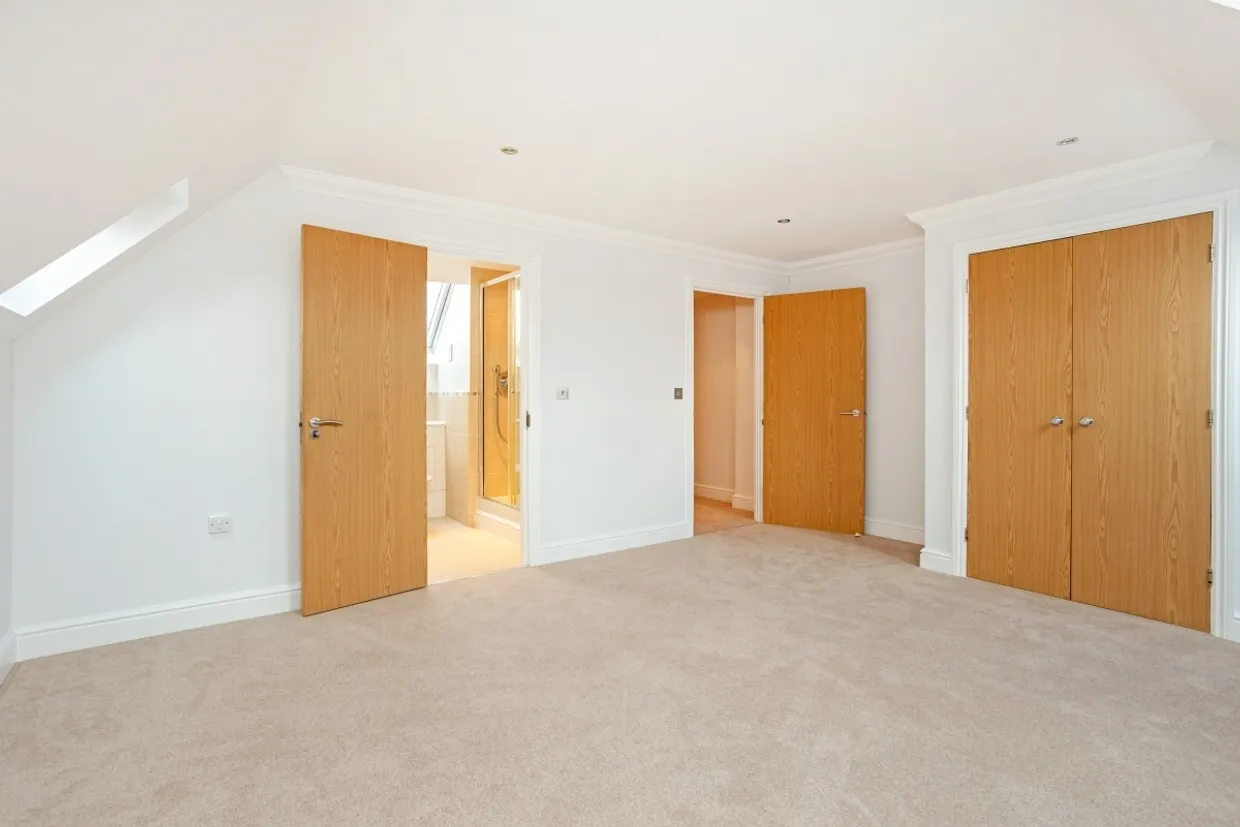 Finchampstead Road, Wokingham RG41 photo 8