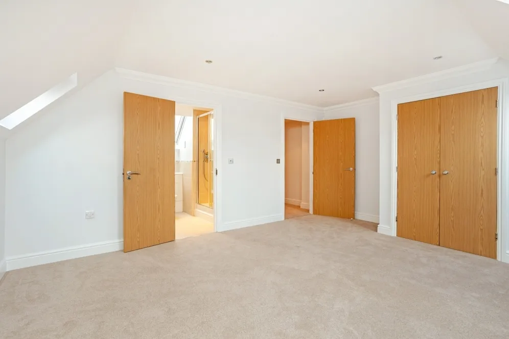 Finchampstead Road, Wokingham RG41 photo 8