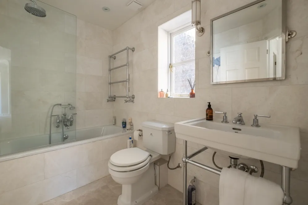 Bainbridge Close, Richmond TW10 photo 18