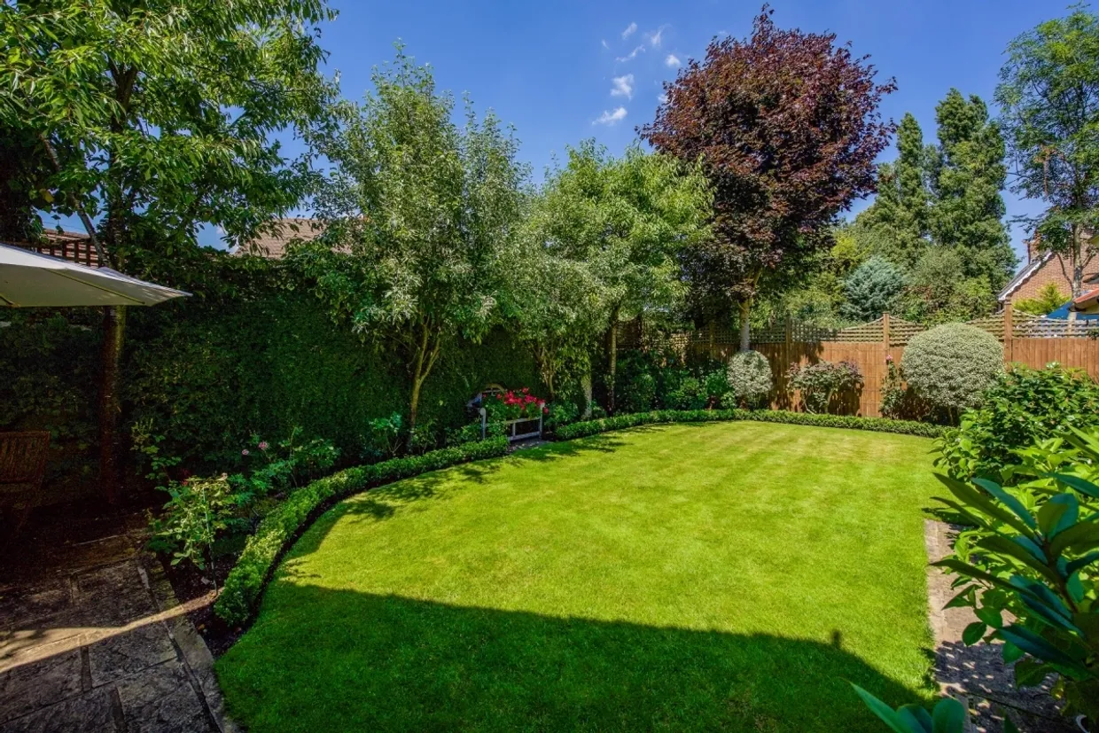 Bainbridge Close, Richmond TW10 photo 22