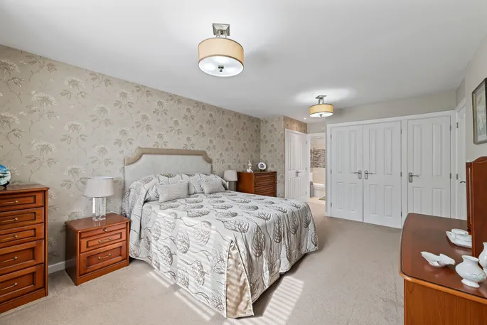 Property carousel image 12