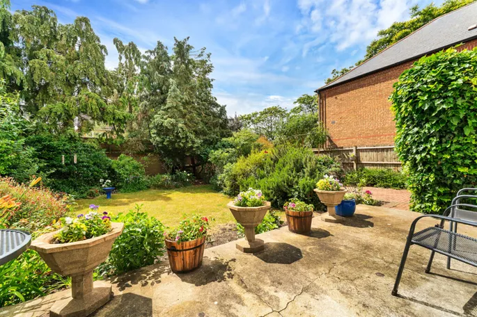 Property carousel image 3