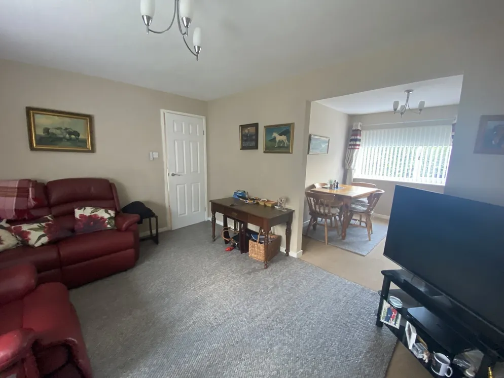 Property carousel item 4