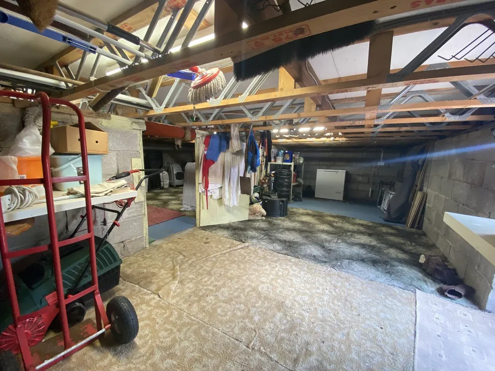 Property carousel item 18