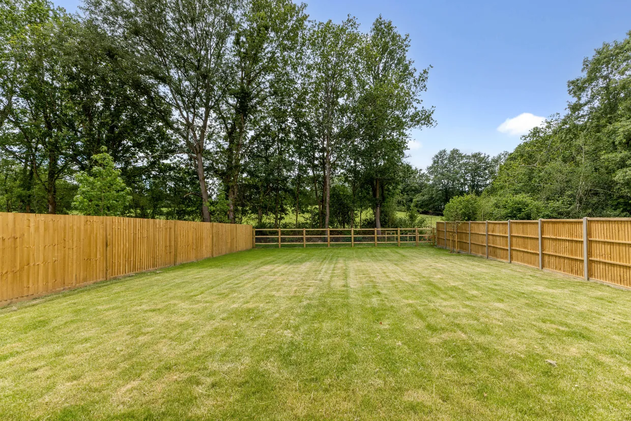 Oakland Grove, Ridgley Road, Godalming, GU8 photo 3
