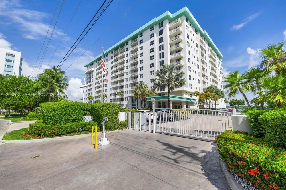 10350 W Bay Harbor Dr, Bay Harbor Islands, FL 33154