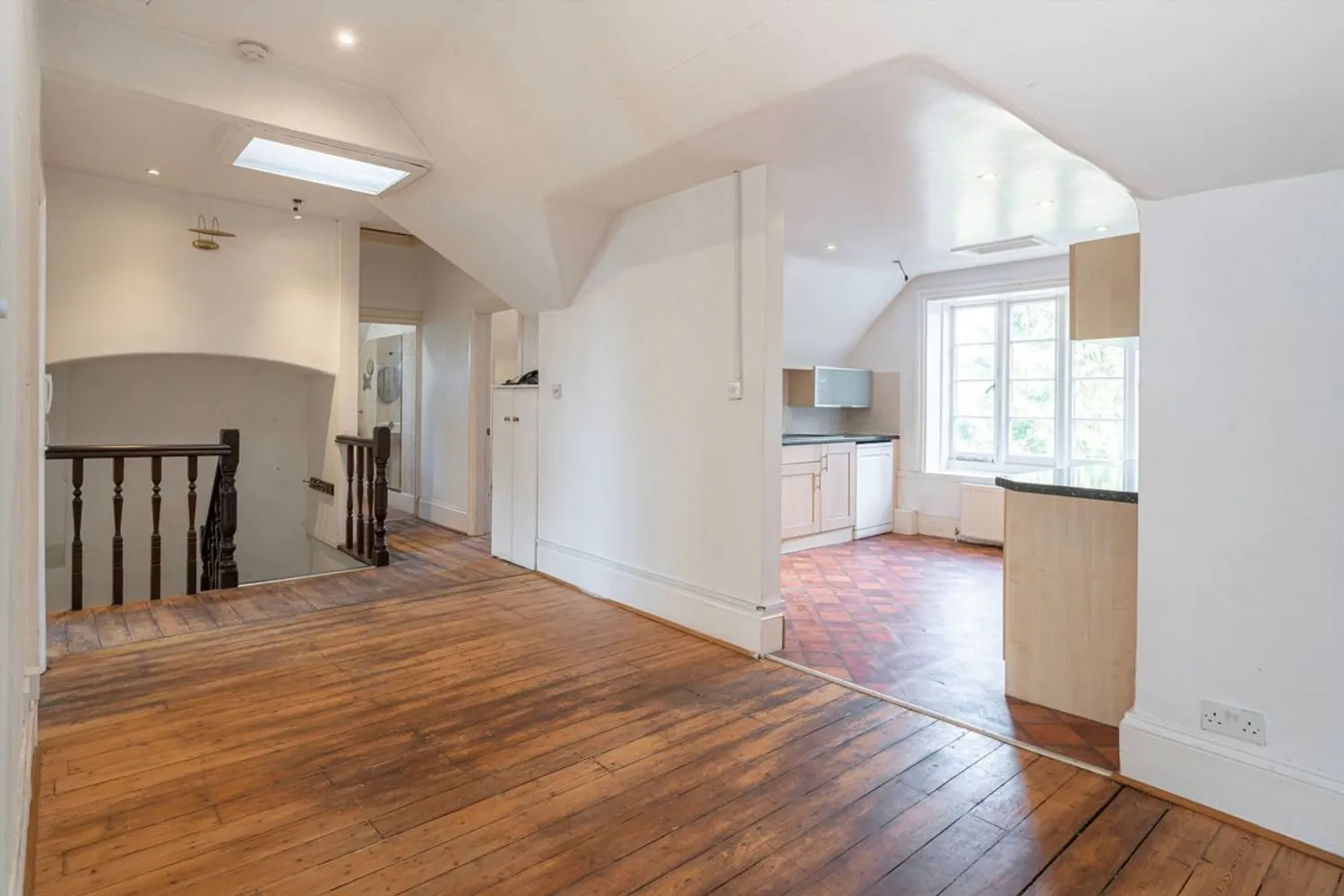 Queens Road, Weybridge, KT13 photo 4