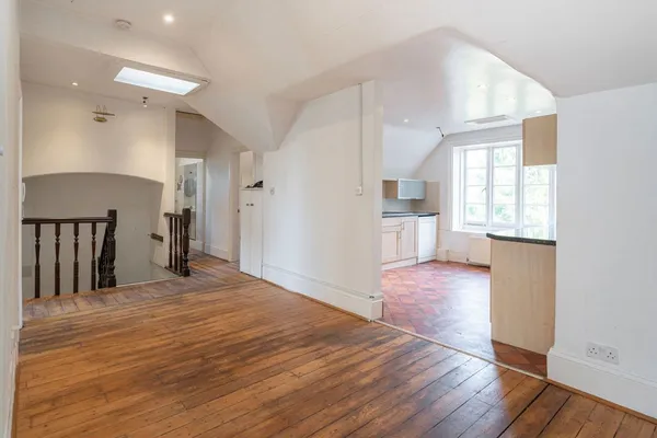 Queens Road, Weybridge, KT13 photo 4