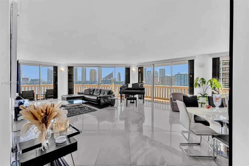3000 Island Blvd, Aventura, FL 33160