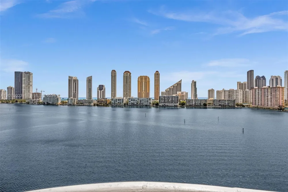 3000 Island Blvd, Aventura, FL 33160