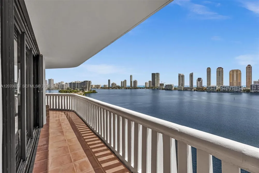 3000 Island Blvd, Aventura, FL 33160