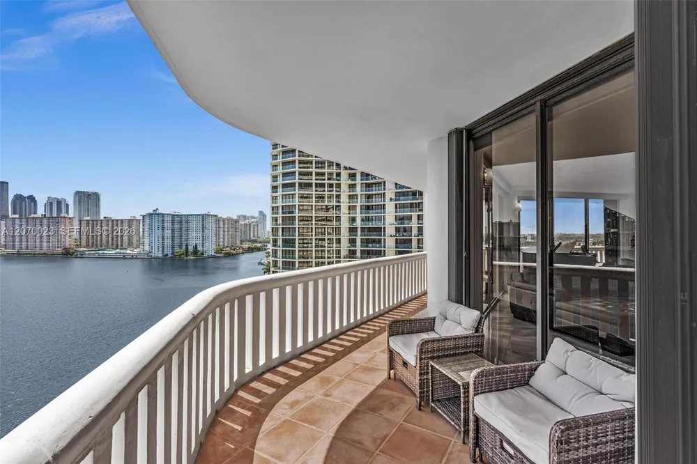 3000 Island Blvd, Aventura, FL 33160