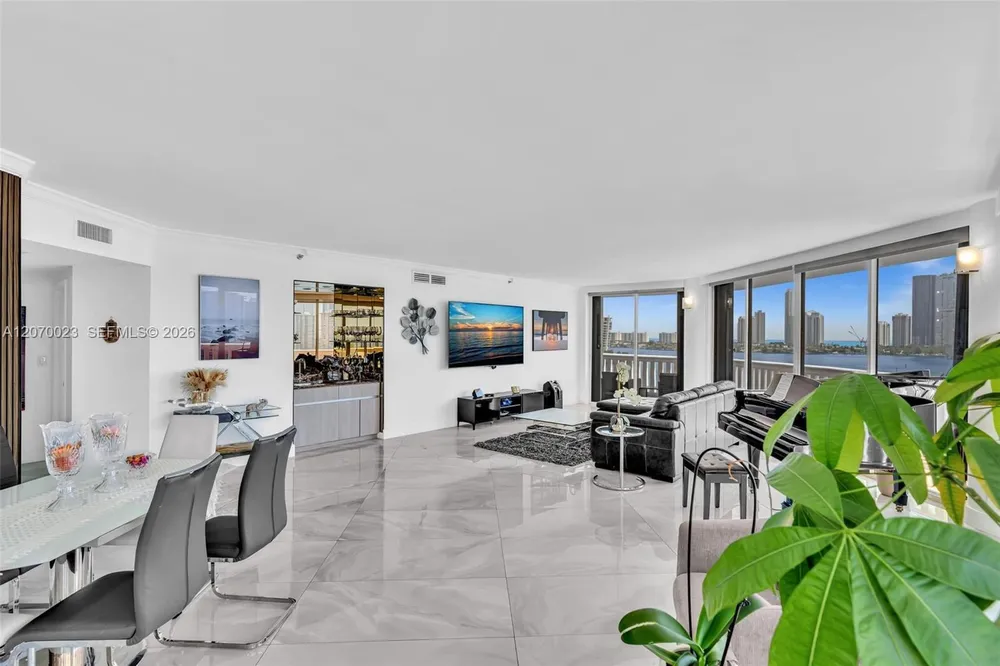 3000 Island Blvd, Aventura, FL 33160