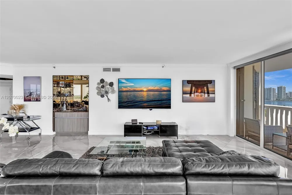 3000 Island Blvd, Aventura, FL 33160