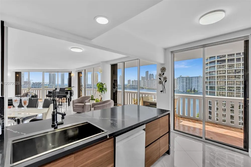 3000 Island Blvd, Aventura, FL 33160