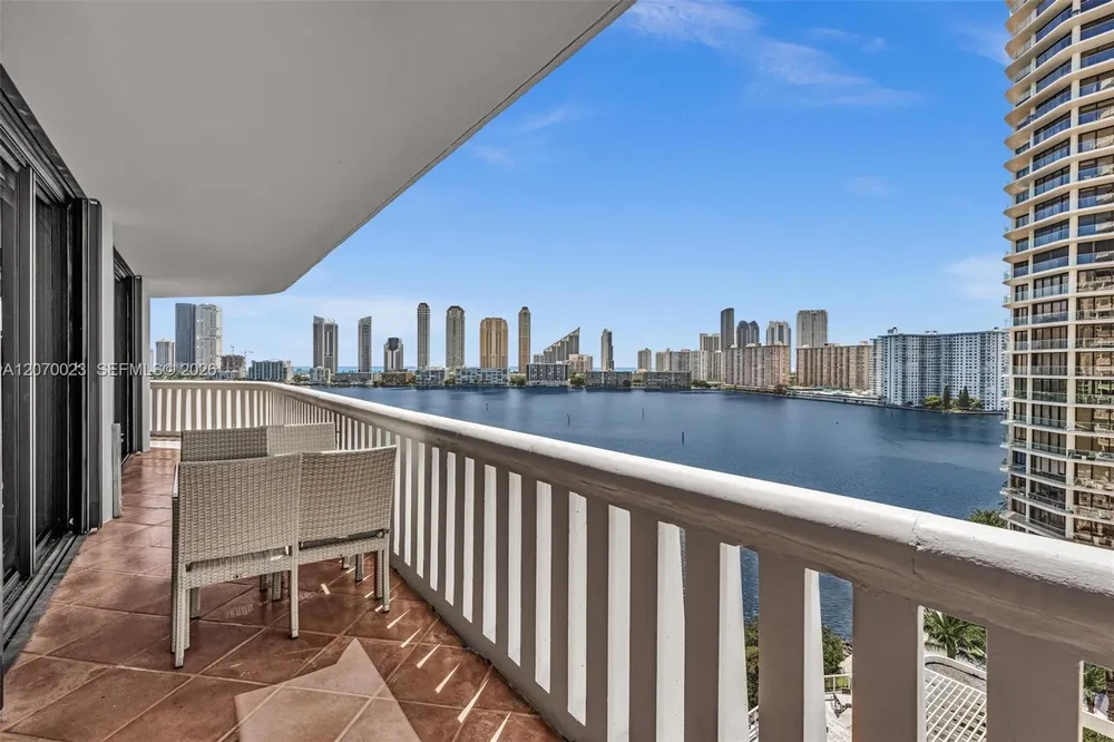 3000 Island Blvd, Aventura, FL 33160