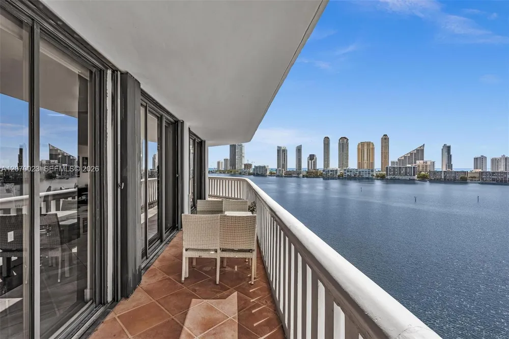 3000 Island Blvd, Aventura, FL 33160