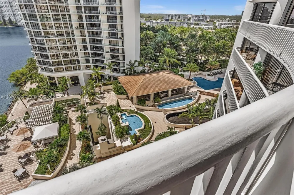 3000 Island Blvd, Aventura, FL 33160