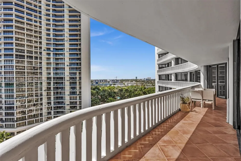 3000 Island Blvd, Aventura, FL 33160
