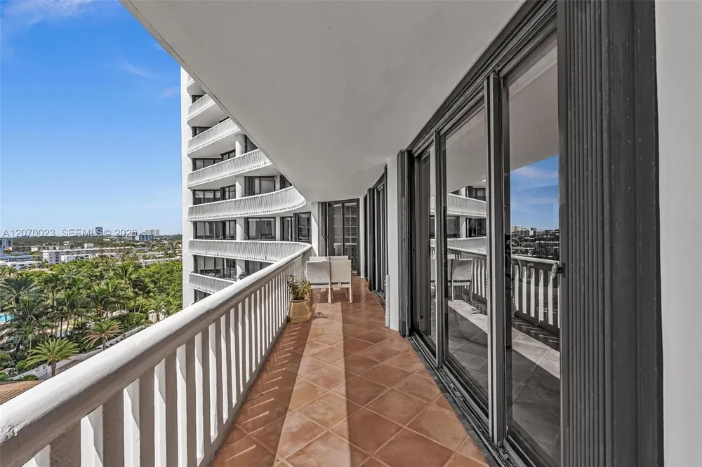 3000 Island Blvd, Aventura, FL 33160