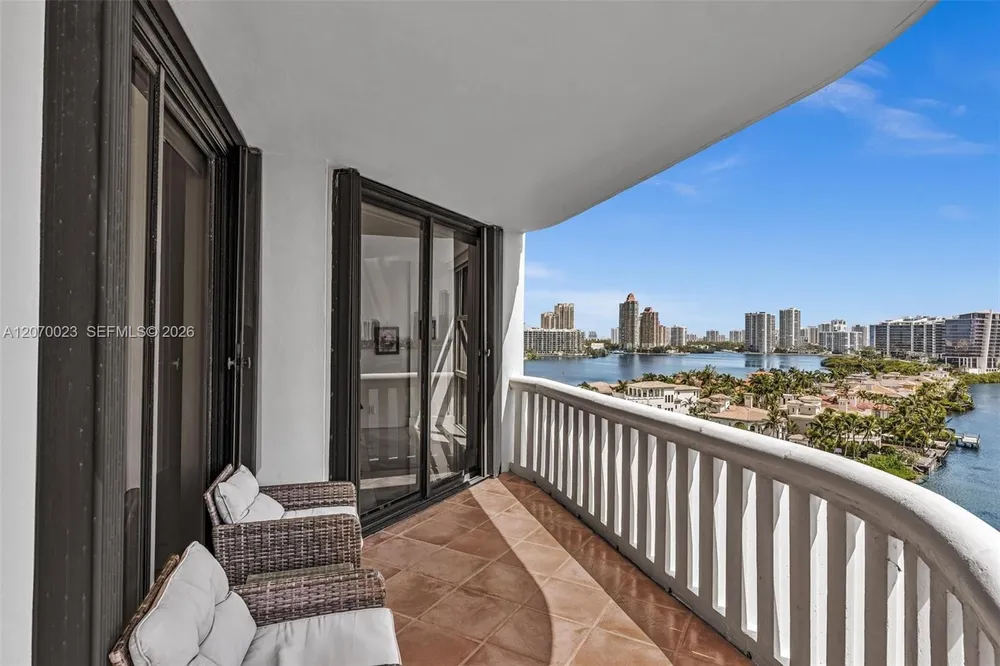 3000 Island Blvd, Aventura, FL 33160