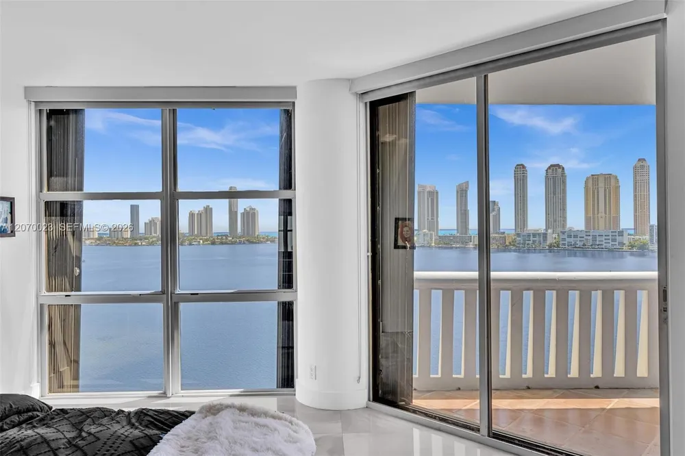 3000 Island Blvd, Aventura, FL 33160