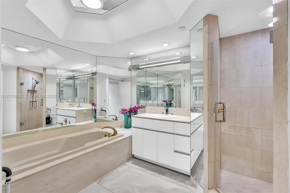 3000 Island Blvd, Aventura, FL 33160