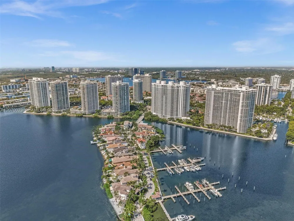 3000 Island Blvd, Aventura, FL 33160