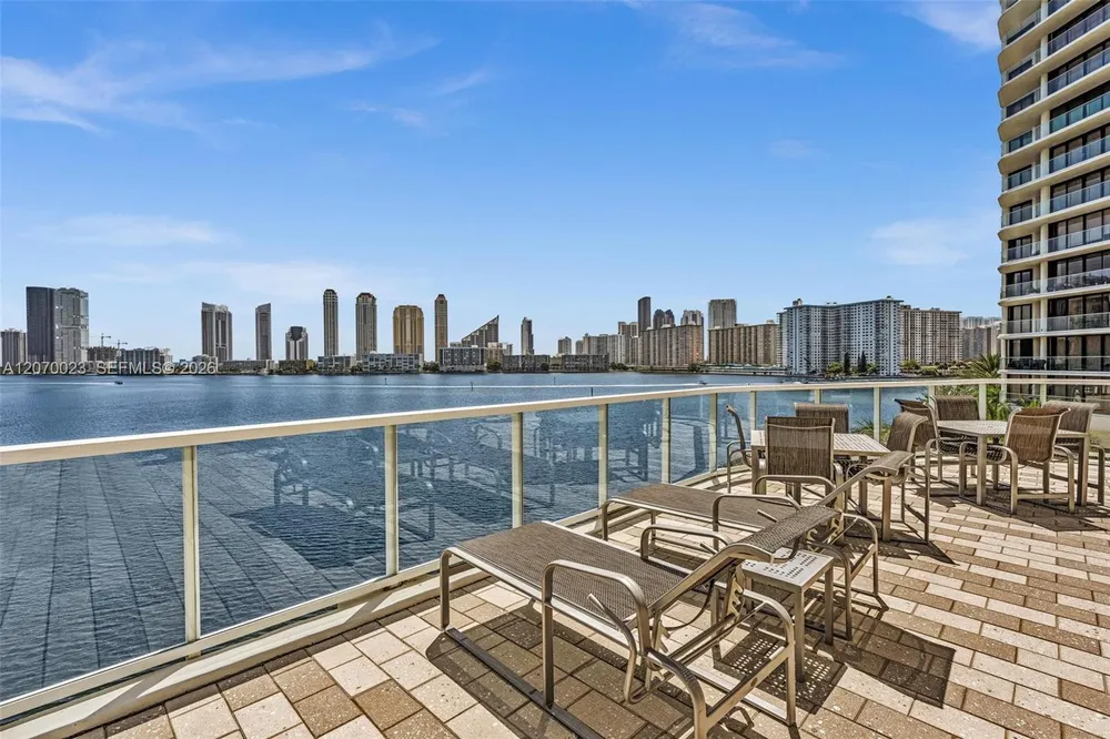 3000 Island Blvd, Aventura, FL 33160
