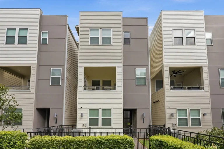 2709 Clinton Dr, Houston, TX 77020