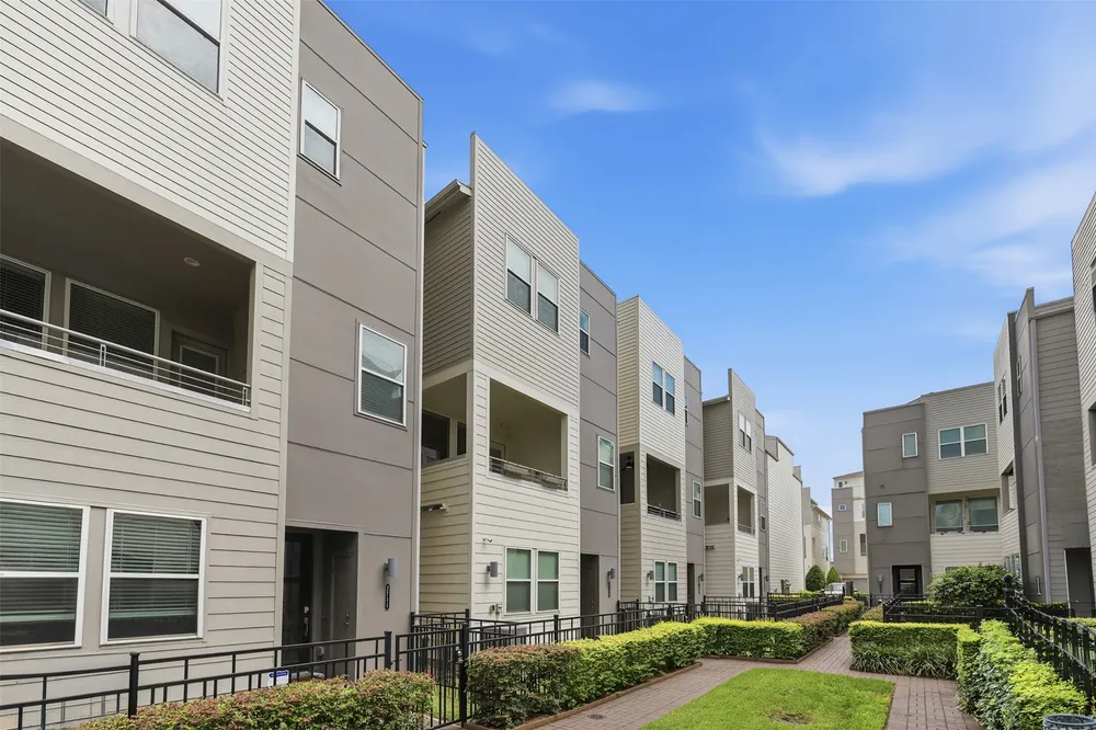 2709 Clinton Dr, Houston, TX 77020