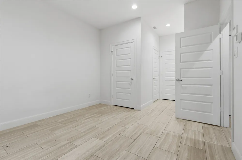 2709 Clinton Dr, Houston, TX 77020