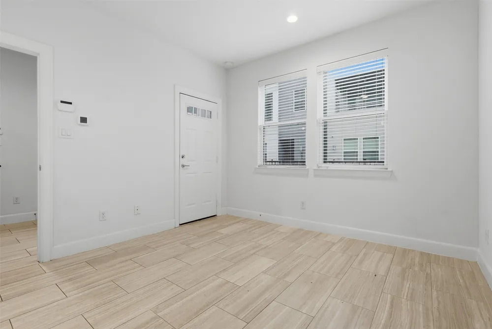 2709 Clinton Dr, Houston, TX 77020