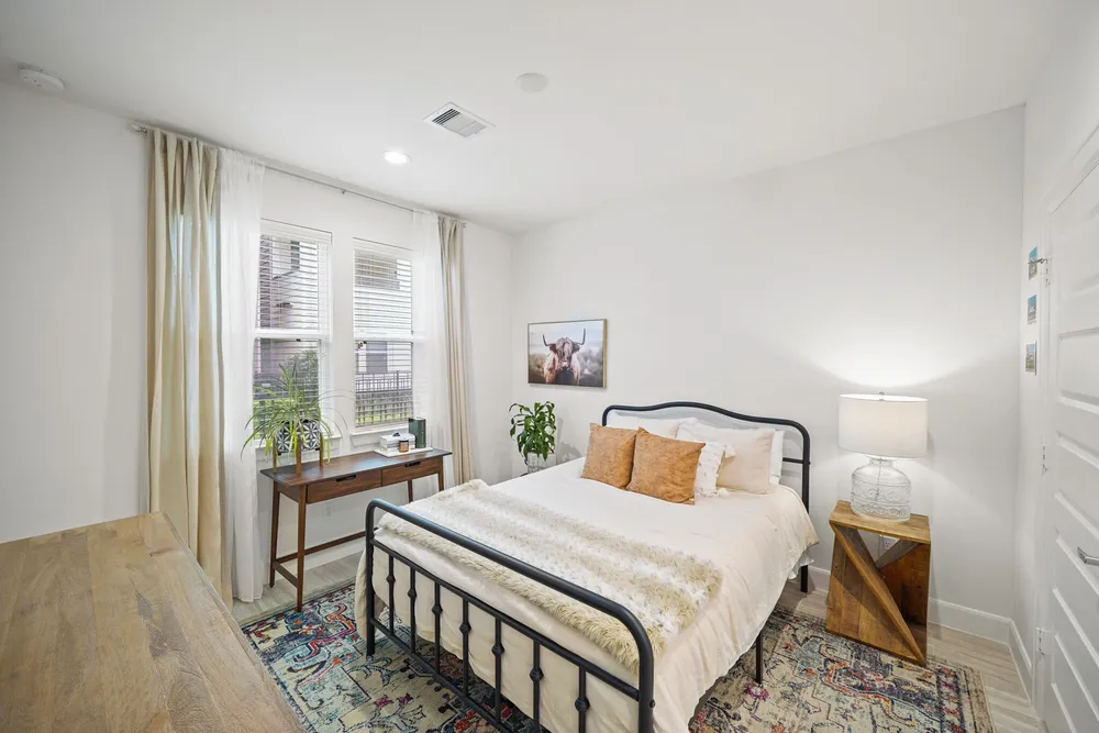 2709 Clinton Dr, Houston, TX 77020